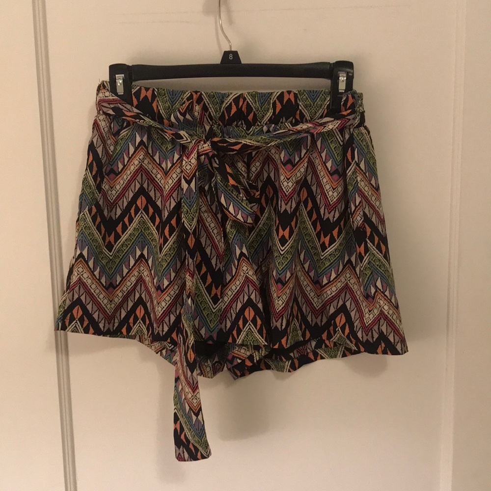 Tribal shorts with pockets and waist tie